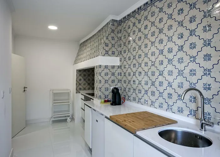 Hip Tailor Made Duplex Penthouse In Bairro Alto شقة