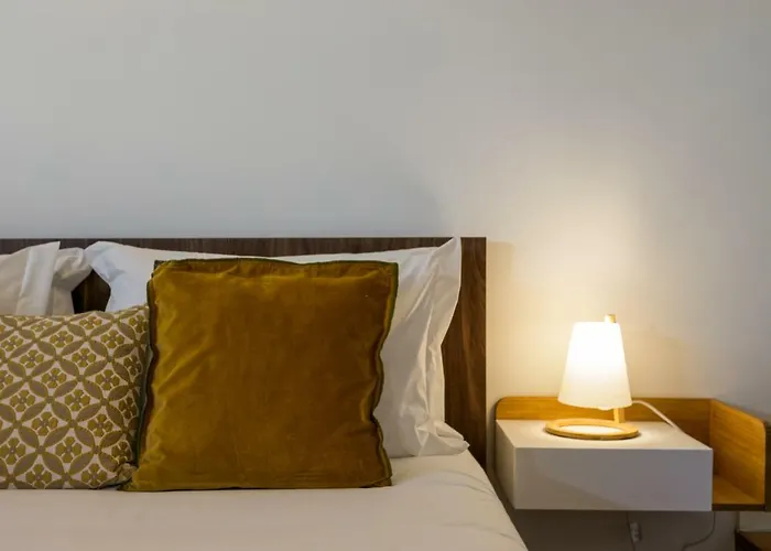 Hip Tailor Made Duplex Penthouse In Bairro Alto شقة