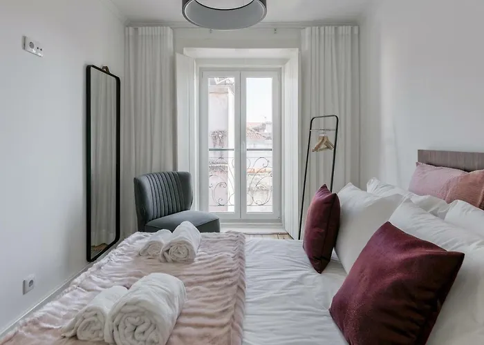 Hip Tailor Made Duplex Penthouse In Bairro Alto شقة Lisboa